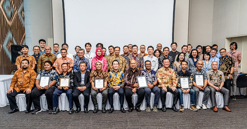 Internal Award Ceremony Celebrates Outstanding Projects and Employees   